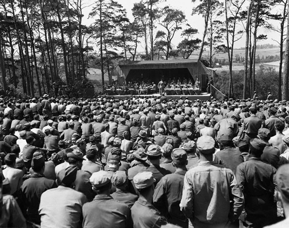 28 Jul 1945, Le Havre, France --- US soldiers listen to a Saturday afternoon jam session by Glenn Miller's Band at Camp Herbert Tareyton near Le Havre, France. --- Image by © CORBIS